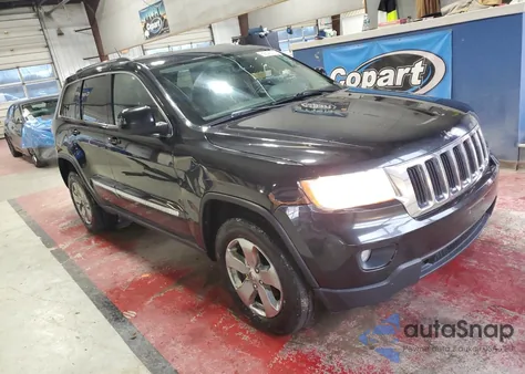 2013 Jeep Grand Cherokee Laredo z USA, uszkodzony, nr VIN 1C4RJFAG3DC581663